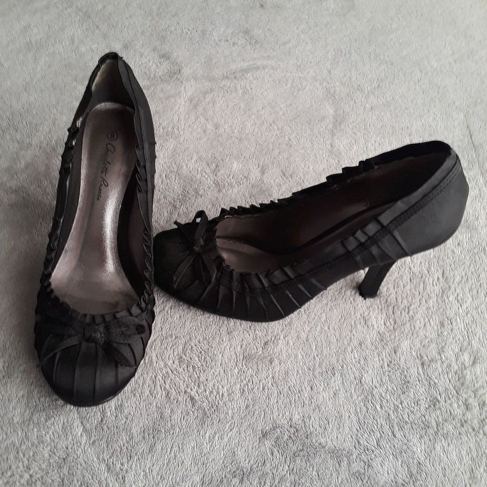 Black satin pumps with bow gently used